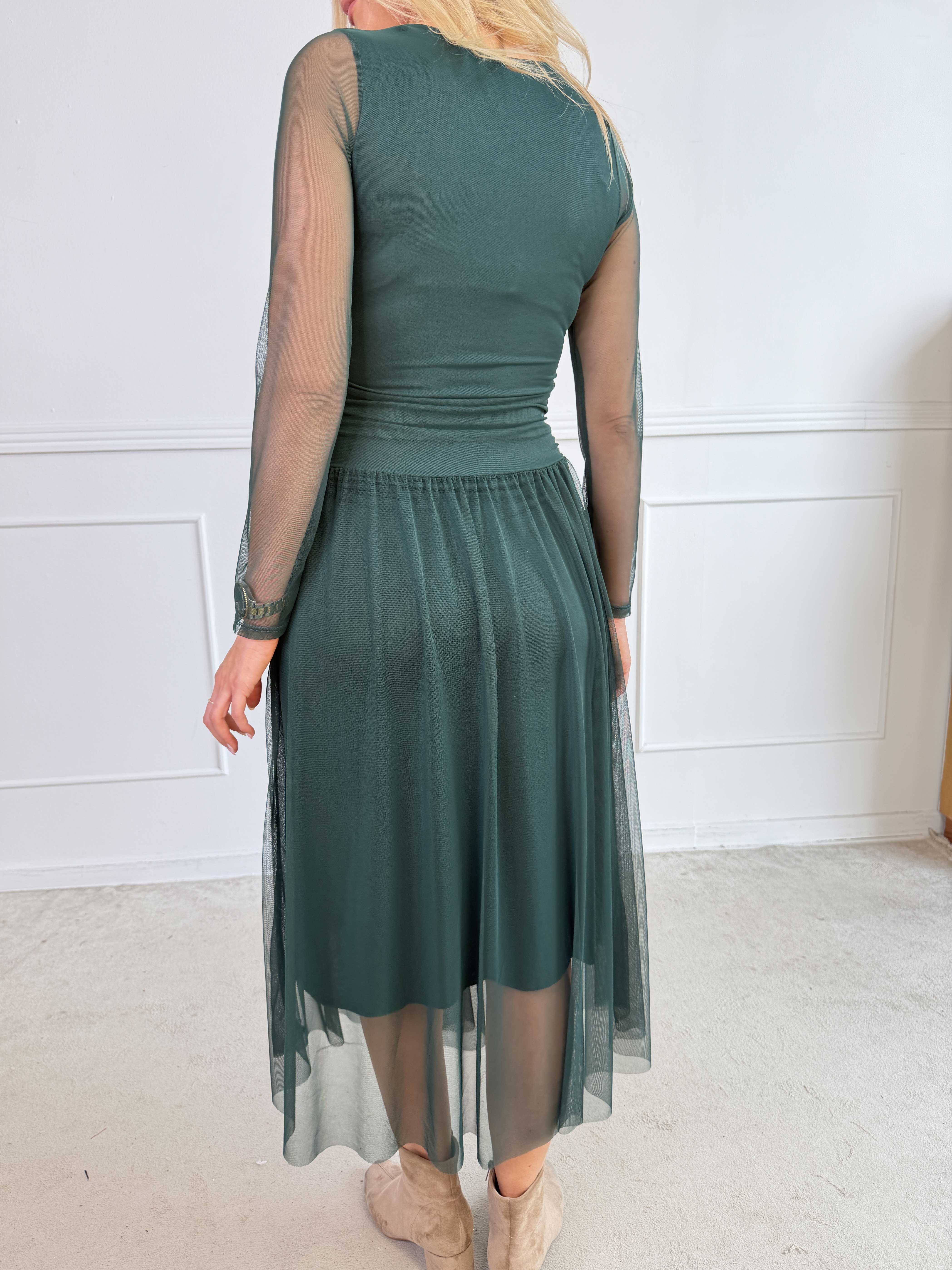 Viola - Elegant og feminin kjole i stretchy mesh med transparente ærmer